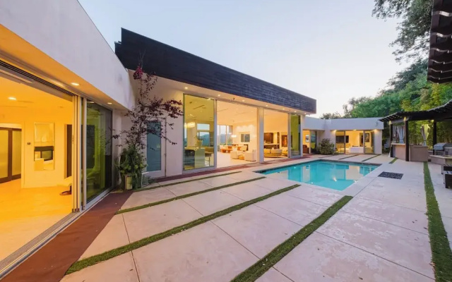 Zen Estate - Luxurious 5BR Beverly Hills Sanctuary With Pool & Canyon Views