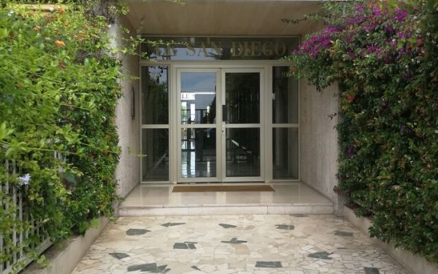 Happy Few - Le Sand Diego