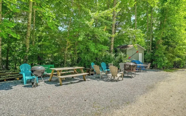 Whittier Vacation Rental Cabin in Tranquil Setting