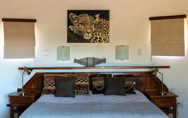 Mopane Bush Lodge