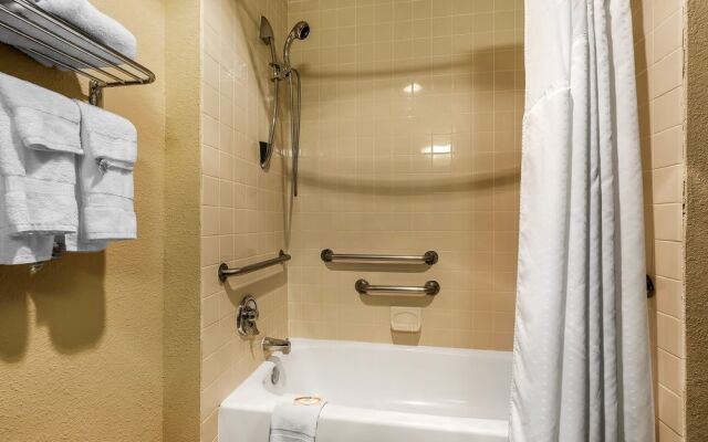 Quality Inn & Suites Columbia I-70