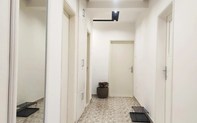 Garden House Apartment