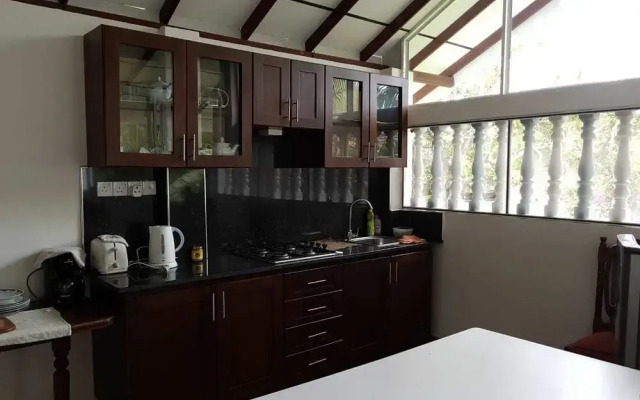Oyo 467 Lioni Holidays Villa