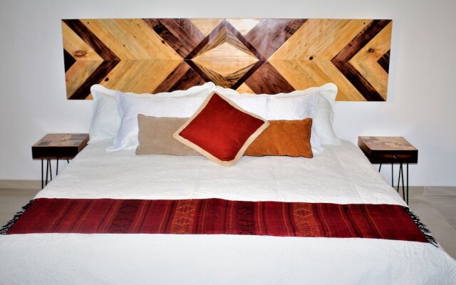 Stay Tropical Downtown Studios