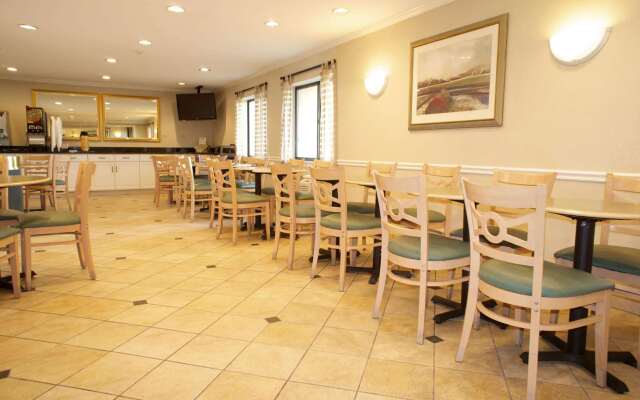 La Quinta Inn & Suites by Wyndham Chicago Gurnee