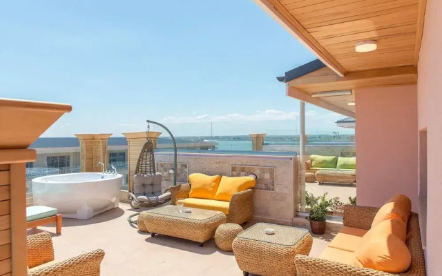 Phoenicia Royal