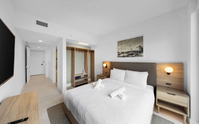Upscale 3-BD Condo in DTW Miami