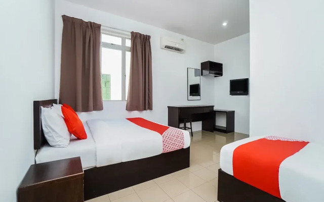 OYO 89330 Hotel Star Inn