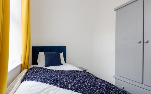 Clayton House - Spacious home near Etihad Stadium