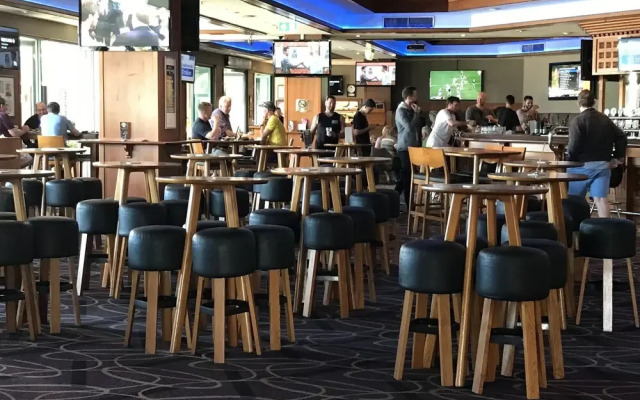 Grand Hotel Apartments Gold Coast by owner