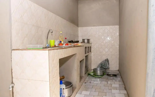 Cheerful 4-bedroom home with parking