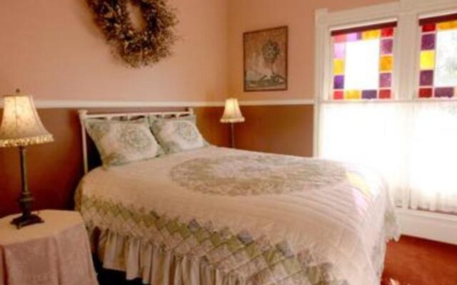 Kaleidoscope Inn & Gardens