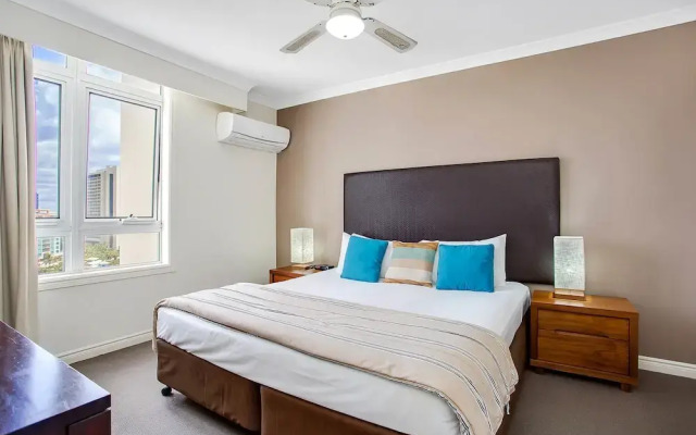 Soul Surfers Paradise 3 Bedroom Beach Apartment