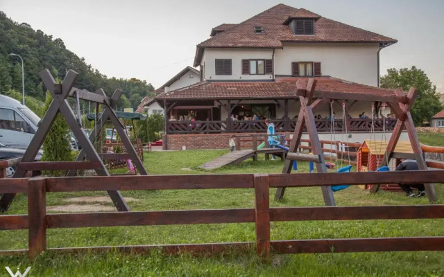 Hotel Dvor