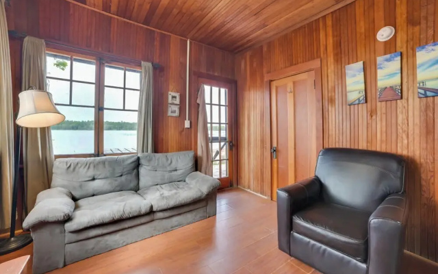 Sandy Beach & Sunset Views: Lakefront Escape!