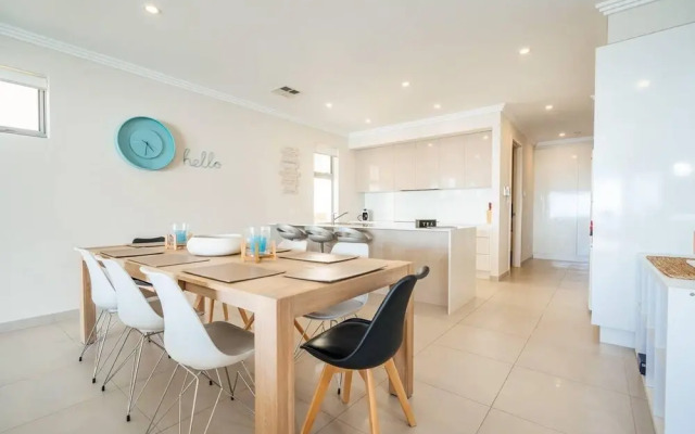 La Bella Vita-beachfront Living - Lift - Sunset Views