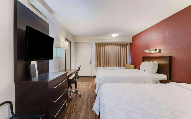 Super 8 by Wyndham Deerfield/Northbrook