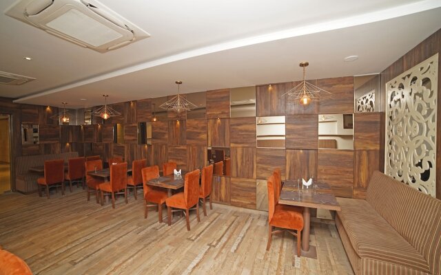 Oyo 7872 Amber Hotel
