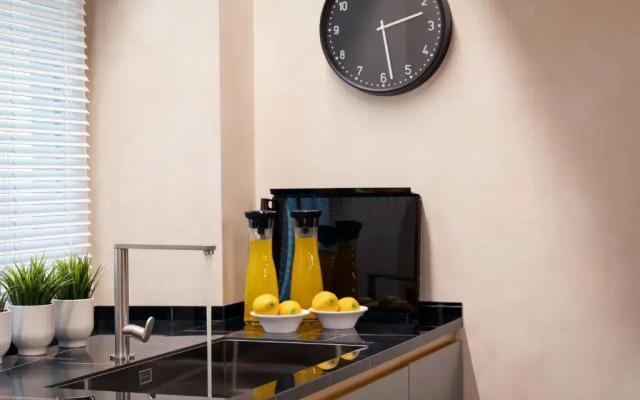 Arts & Crafts Apartments