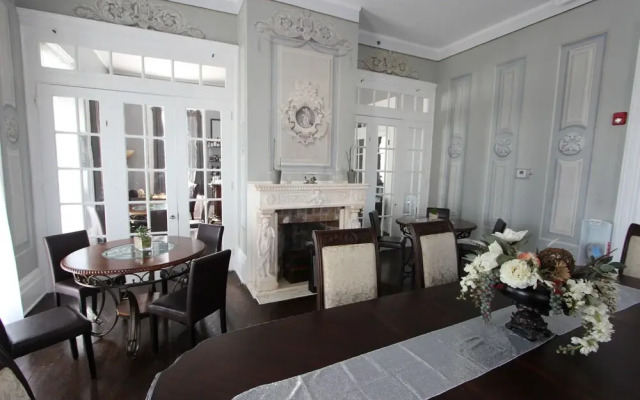 The George Manor