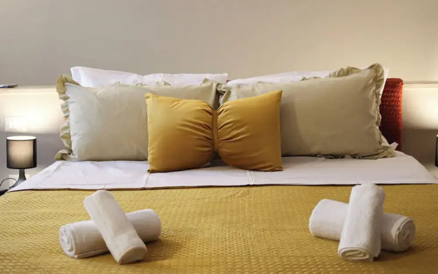 All'Ombra Della Reggia