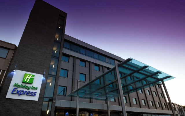 Holiday Inn Express London Heathrow T5 by IHG