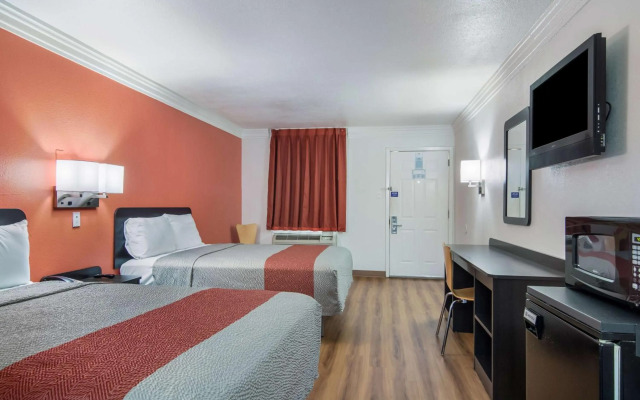 Motel 6 Marshall, TX