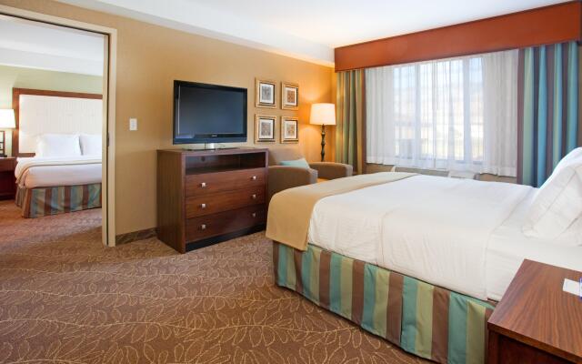 Holiday Inn Express & Suites Logan