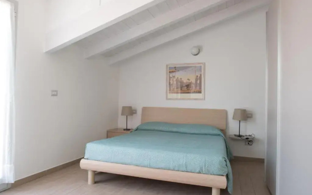 Dante 8 Apartments