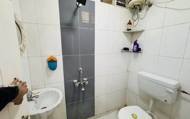 Home Escape 1bhk near Bombay Hospital