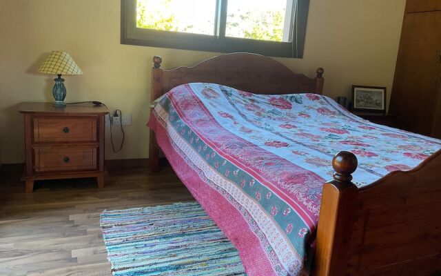 Beautiful 3 Bedr House in Arakapas With Fireplace