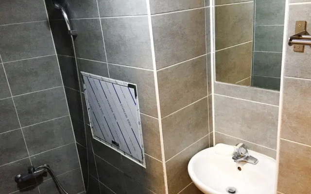 Flat B Hostel - Hostel