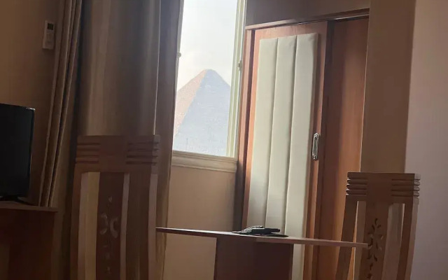 Grand Pyramids View Guesthouse