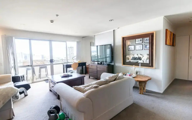 Sunny 2 Bedroom Flat in Grafton with City Views
