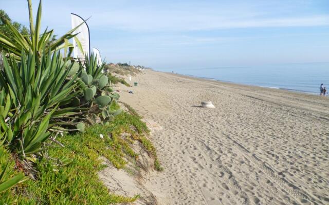 8381 - Large beach side villa in Marbella