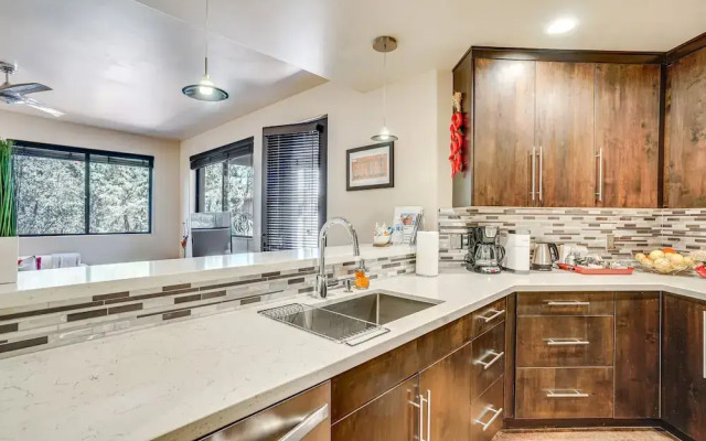 Mountain-view Patio: Sedona Suite Near Trails