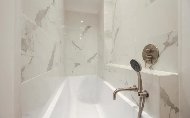 Modern Apt 3bdr/3bth - Louvre Museum/Tuileries