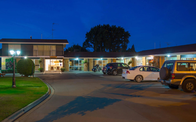Middle Park Motel