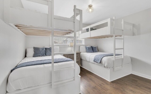 Windsical Escape 2 Bedroom Home by RedAwning