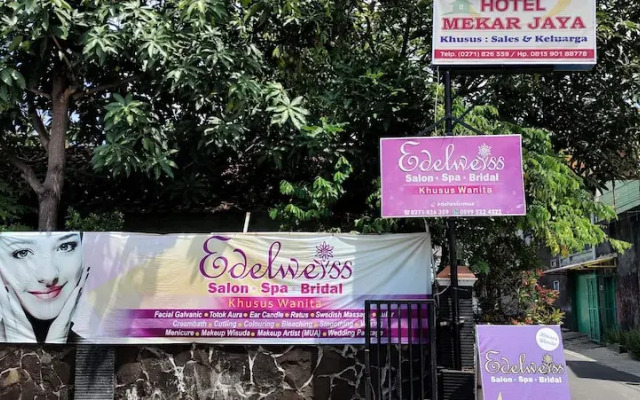 Hotel Keluarga Mekar Jaya Syariah Near UNS Solo