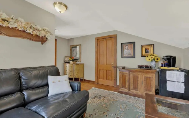 Gillespie House-2 Suites-walk to Main St!