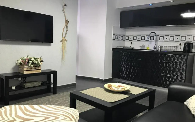 Cozy modern apartment near the sea in city center