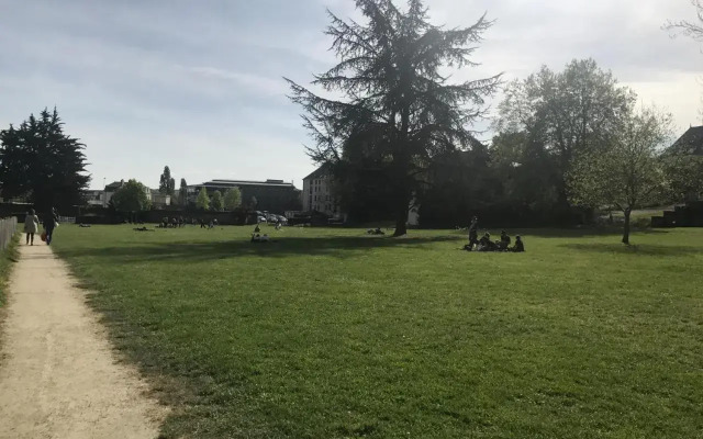 T4 refait à neuf Rennes, 3 ch. parking, 2 balcons.