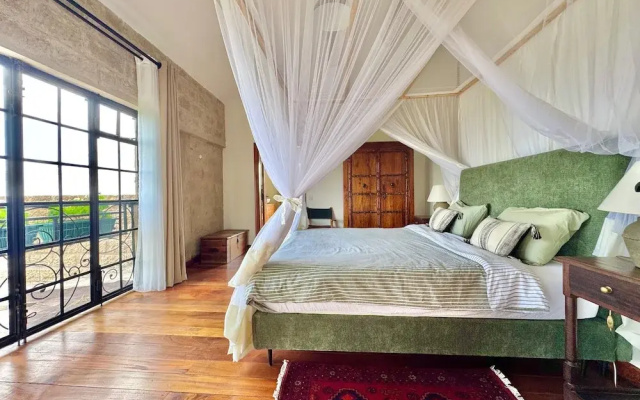 Eco 5 Bedroom 5 Bathroom Nanyuki Farm Villa - 2328