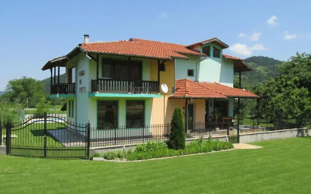 Pri Orehite Guesthouse