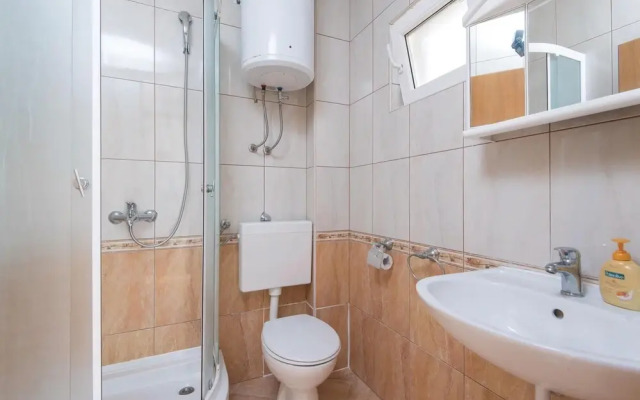 Beautiful Apartment in Kuciste-perna With 1 Bedrooms and Wifi