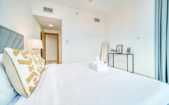 Premium 2BR Apt w Marina Views