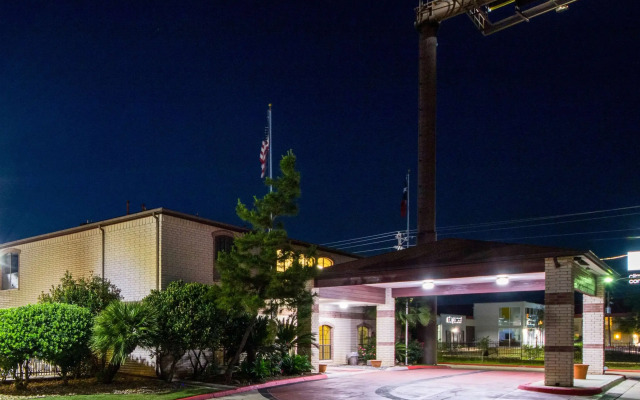 Quality Inn University near Downtown