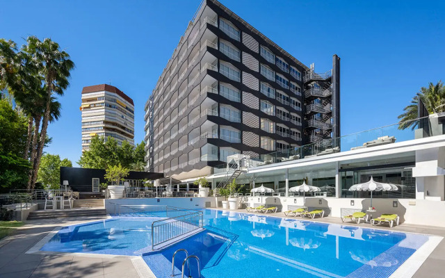 Belroy Hotel and Apartments