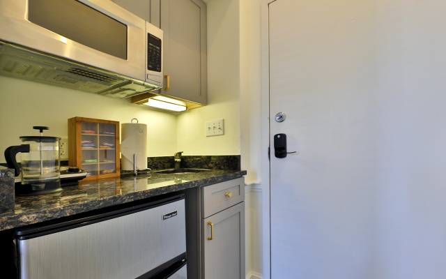 Large, Modern Studio!